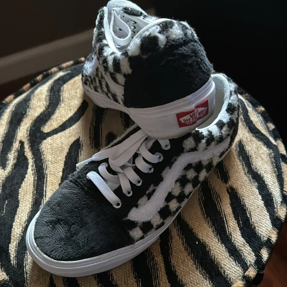 Vans ! Soft & Fluffy - Picture 6 of 9